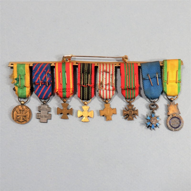 BARRETTE DE 8 REDUCTIONS MEDAILLES MILITAIRES D'UN ANCIEN DE LA SECONDE GUERRE ENGAGE VOLONTAIRE RESISTANT FRANCE LIBRE °