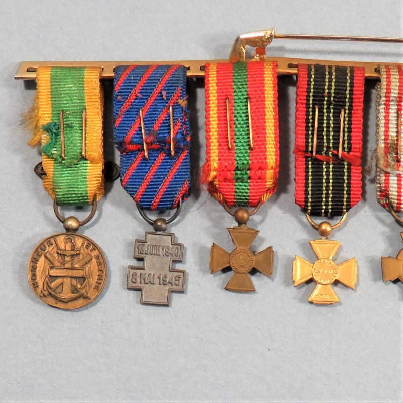 BARRETTE DE 8 REDUCTIONS MEDAILLES MILITAIRES D'UN ANCIEN DE LA SECONDE GUERRE ENGAGE VOLONTAIRE RESISTANT FRANCE LIBRE °