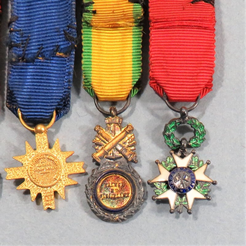 BARRETTE DE 5 REDUCTIONS DES MEDAILLES MILITAIRES D'UN ANCIEN OFFICIER DE LA SECONDE GUERRE COMBATTANT DE L'EUROPE