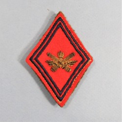 INSIGNE LOSANGE TISSU MODELE 1945 POUR OFFICIER DES REGIMENT DAT DCA COUSU SUR FOND KAKI ANNEES 1950