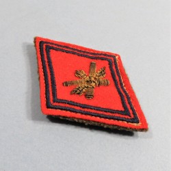 INSIGNE LOSANGE TISSU MODELE 1945 POUR OFFICIER DES REGIMENT DAT DCA COUSU SUR FOND KAKI ANNEES 1950