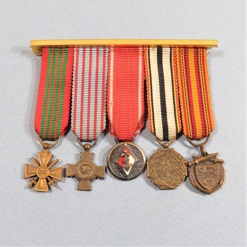 BARRETTE DE 5 REDUCTIONS DES MEDAILLES MILTAIRES D'UN ANCIEN CAVALIER DE LA SECONDE GUERRE GEMBELOUX DUNKERQUE CHARS DE COMBAT °