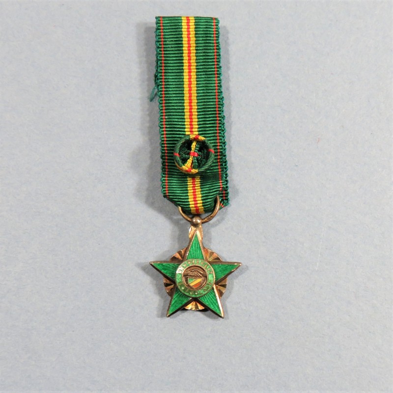 CONGO REDUCTION DE LA MEDAILLE D'OFFICIER DE L'ORDRE DU DEVOUEMENT CONGOLAIS ORDER OF DEVOTION MINIATURE OFFICER MEDAL °