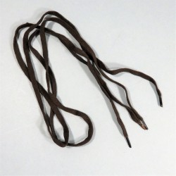 PAIRE DE LACETS NOIRS POUR CHAUSSURES OU BRODEQUINS MILITAIRE FABRICATION ANCIENNE BOUTS EN FER  LONGUEUR 80 cm