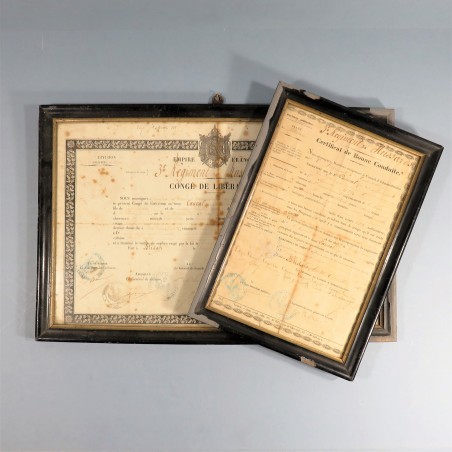 ENSEMBLE DE 2 CADRES EPOQUE SECOND EMPIRE NAPOLEON III CERTIFICAT DE BONNE CONDUITE ET CONGE DE LIBERATION DU 3 ème HUSSARD