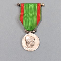 MEDAILLE DE L'ASSOCITION AMICALE ET PHILANTROPIQUE DES ANCIENS SPAHIS LE BURNOUS FONDEE LE 26 JUIN 1899 DEUXIEME TYPE