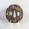 JAPON TRES BELLE TSUBA AVEC DECOR FLORAL ET BARRIERES DOREES PERIODE EDO XVIII ème XIX ème SIECLE