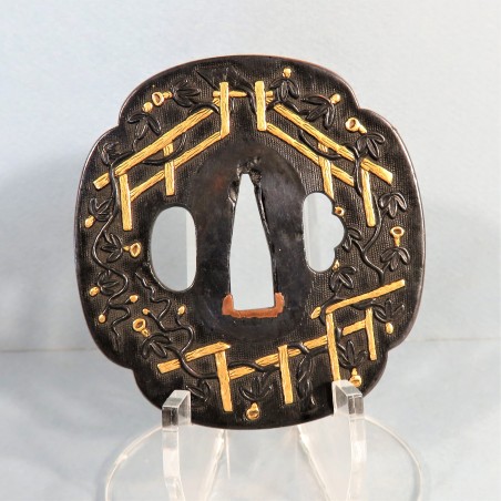 JAPON TRES BELLE TSUBA AVEC DECOR FLORAL ET BARRIERES DOREES PERIODE EDO XVIII ème XIX ème SIECLE