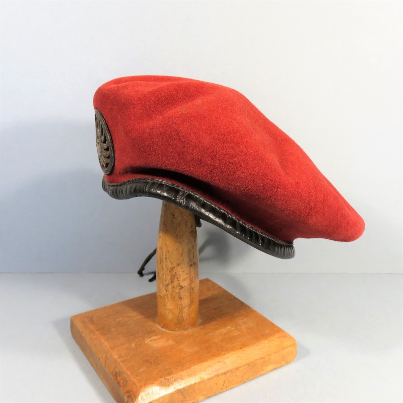 BERET ROUGE AMARANTE PARACHUTISTE TAP INSIGNE DRAGO PARIS ROMAINVILLE TAILLE 56