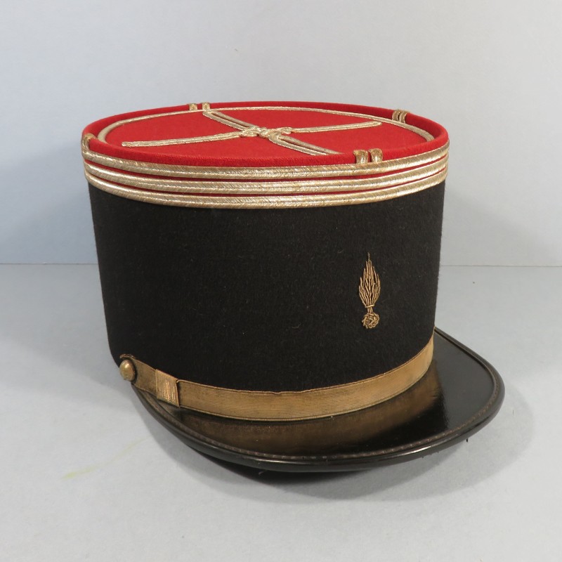 KEPI DE CAPITAINE DE CAVALERIE DRAGONS CUIRASSIERS TRAIN ANNEES 1950 - 1960 TAILLE 57