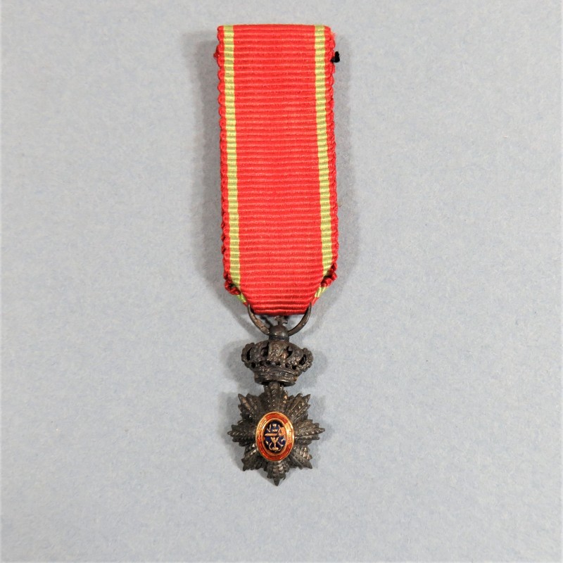 CAMBODGE REDUCTION DE LA MEDAILLE DE CHEVALIER DE L'ORDRE ROYALE CAMBODGIEN RUBAN MILITAIRE °