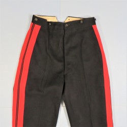 PANTALON D'OFFICIER REGIMENT D'ARTILLERIE OU ECOLE MILITAIRE TROISIEME REPUBLIQUE DRAP NOIR BANDES ROUGES TENUE 1931