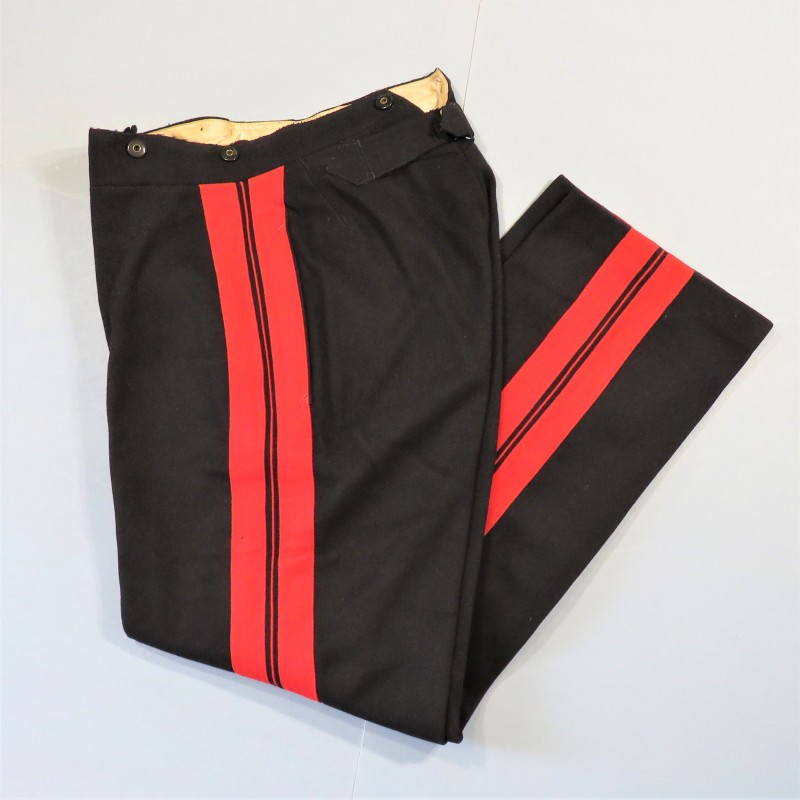 PANTALON D'OFFICIER REGIMENT D'ARTILLERIE OU ECOLE MILITAIRE TROISIEME REPUBLIQUE DRAP NOIR BANDES ROUGES TENUE 1931
