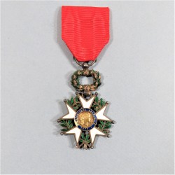 FRANCE MEDAILLE DE CHEVALIER DE L'ORDRE DE LA LEGION D'HONNEUR 3 ème REPUBLIQUE EN ARGENT MODELE LUXE A FILET