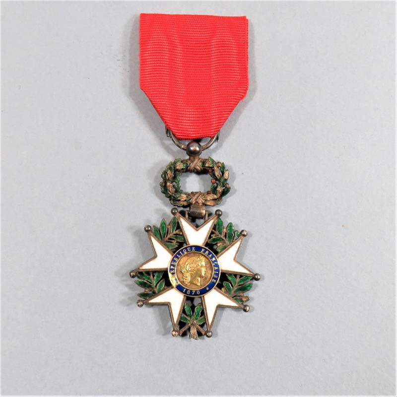 FRANCE MEDAILLE DE CHEVALIER DE L'ORDRE DE LA LEGION D'HONNEUR 3 ème REPUBLIQUE EN ARGENT MODELE LUXE A FILET