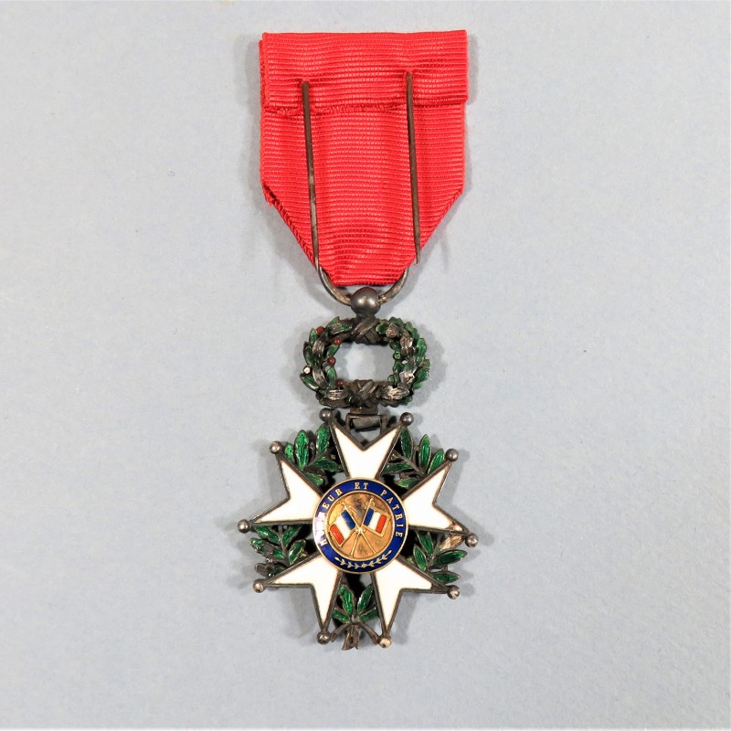 FRANCE MEDAILLE DE CHEVALIER DE L'ORDRE DE LA LEGION D'HONNEUR 3 ème REPUBLIQUE EN ARGENT MODELE LUXE A FILET