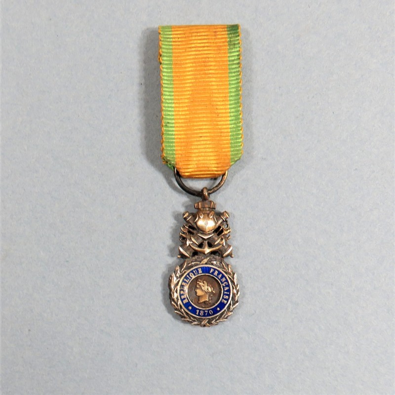 FRANCE REDUCTION DE LA MEDAILLE MILITAIRE TROISIEME REPUBLIQUE VALEUR ET DISCIPLINE EN ARGENT MONOBLOC °