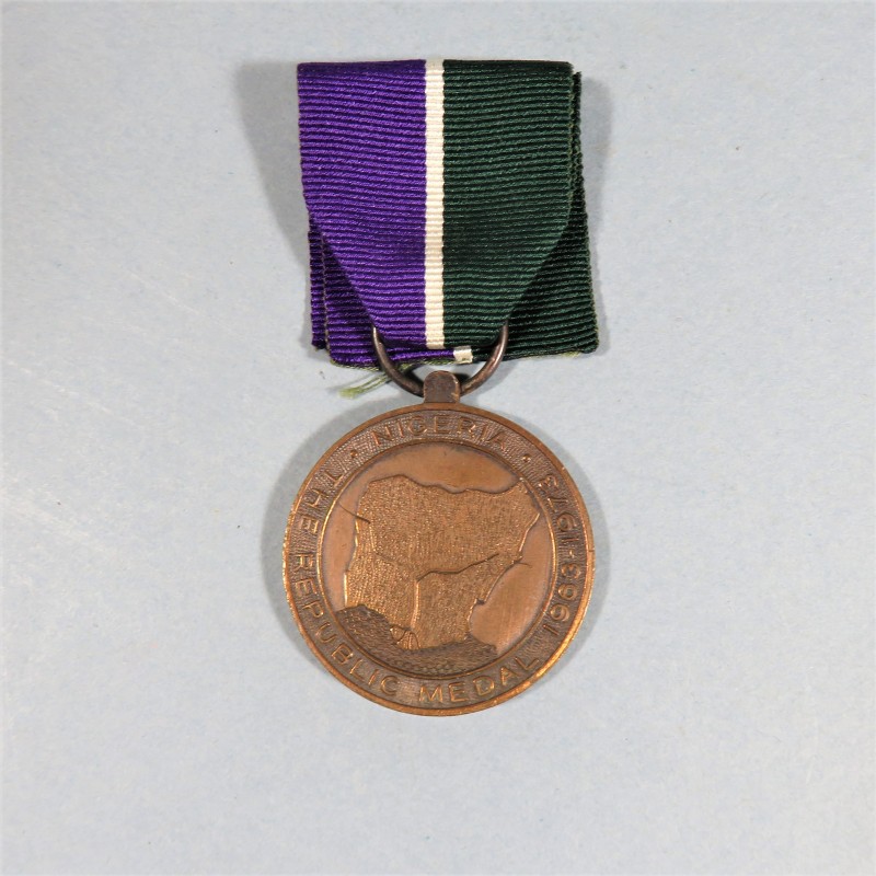 NIGERIA MEDAILLE DES 10 ANS DE LA REPUBLIQUE THE REPUBLIC MEDAL 1963-1973 NIGERIAN MEDAL °