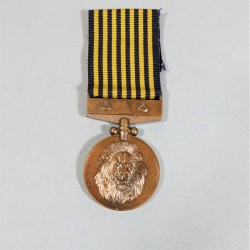 ZIMBABWE MEDAILLE DU MERITE POUR LA POLICE COMMENDATION MEDAL FOR THE POLICE MARQUEE SUR LA TRANCHE SPECIMEN 08 °