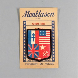 INSIGNE TISSU PATRIOTIQUE NATIONS UNIES CARTON IMPRIME SUR FEUTRE FABRICATION MONTBLASON LIBERATION 1945