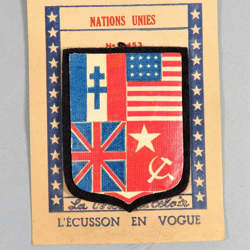 INSIGNE TISSU PATRIOTIQUE NATIONS UNIES CARTON IMPRIME SUR FEUTRE FABRICATION MONTBLASON LIBERATION 1945