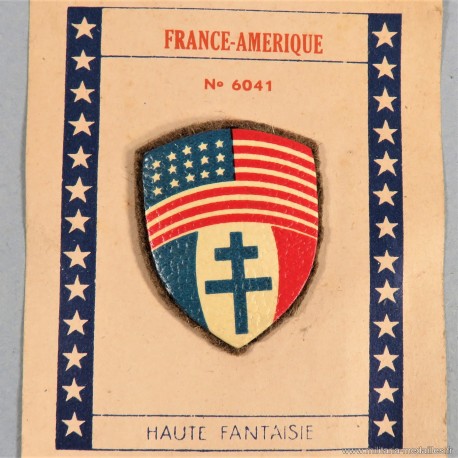 INSIGNE TISSU PATRIOTIQUE DRAPEAUX AMERICAIN ET FORCES FRANCAISES LIBRES FABRICATION MONBLASON LIBERATION 1945
