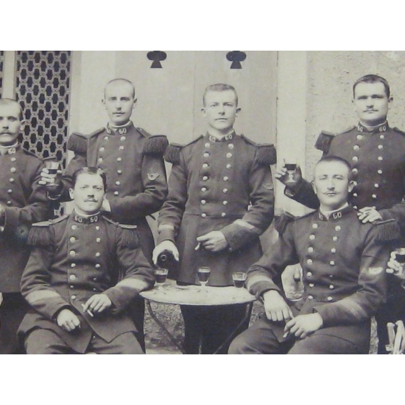 GRANDE PHOTO D'UN GROUPE DE SOLDATS DU 60 ème REGIMENT D'INFANTERIE DE LIGNE CLASSE 1894 