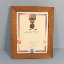 CADRE DIPLOME ET MEDAILLE COMMEMORATIVE DES OPERATIONS DE SECURITE ET DE MAINTIENT DE L'ORDRE EN AFN AVEC BARRETTE ALGERIE