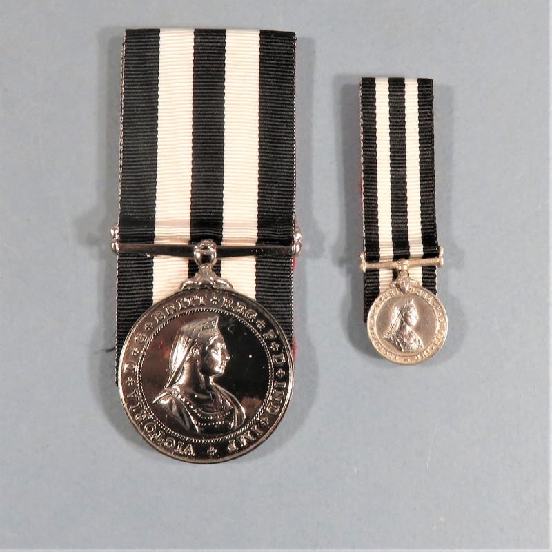 ANGLETERRE MEDAILLE POUR LES VOLONTAIRE DE ST JOHN AMBULANCE FRAPPE MODELE AVEC SA REDUCTION