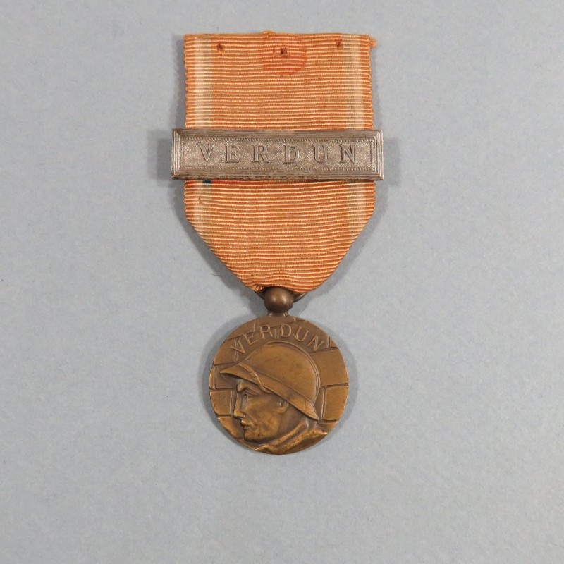 FRANCE MEDAILLE COMMEMORATIVE DE LA BATAILLE DE VERDUN ON NE PASSE PAS 21 FEVRIER 1916 AVEC BARRETTE VERDUN MODELE ANONYME