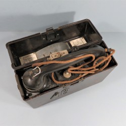 TELEPHONE DE CAMPAGNE ALLEMAND EN BAKELITE MODELE 1933 DATE 1942 AVEC PILE FRANCAISE MILITARIA WW2