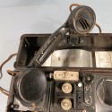 TELEPHONE DE CAMPAGNE ALLEMAND EN BAKELITE MODELE 1933 DATE 1942 AVEC PILE FRANCAISE MILITARIA WW2