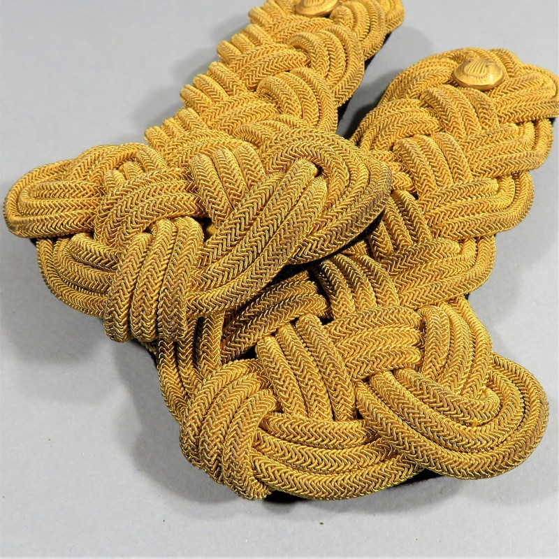 PAIRE D'EPAULETTES DE GRANDE TENUE OFFICIER AVIATION 1930 - 1940 EN BOITE AVIATEUR PILOTE