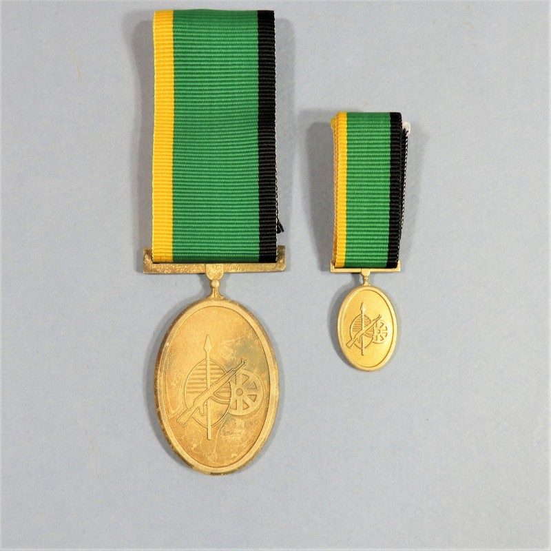 AFRIQUE DU SUD MEDAILLE ET SA REDUCTION UMKHONTO WE SIZWE BRONZE SERVICE MEDAL SOUTH AFRICA NUMEROTEE °