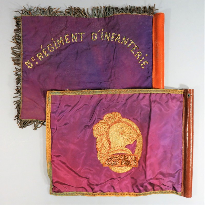 ENSEMBLE DE 2 FANIONS DU 5 ème RI REGIMENT D'INFANTERIE NAVARRE SANS PEUR 3 ° C.C. ET C.E.A ANNEES 1950-1970