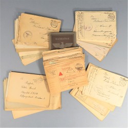 ENSEMBLE DE LETTRES COURRIERS ET DOCUMENTS IIIème REICH FELDPOST CORRESPONDANCE ET REPONCES D'UN CAPORAL CHEF ET SA FAMILLE