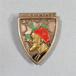 INSIGNE MILITAIRE 2 ème REGIMENT DE ZOUAVE MAGENTA FABRICATION PEINTE SANS MARQUAGE ANNEES 1930 1940