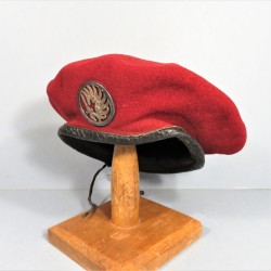 BERET ROUGE AMARANTE PARACHUTISTES COLONIAUX TAP INSIGNE DRAGO PARIS MODELE 1953 ALGERIE TAILLE 55