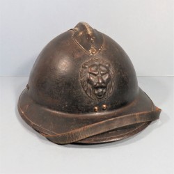 CASQUE BELGE MODELE 1931 FABRICTION X.BUISSET INSIGNE TETE DE LION PEINT EN NOIR POUR LA GENDARMERIE SECONDE GUERRE