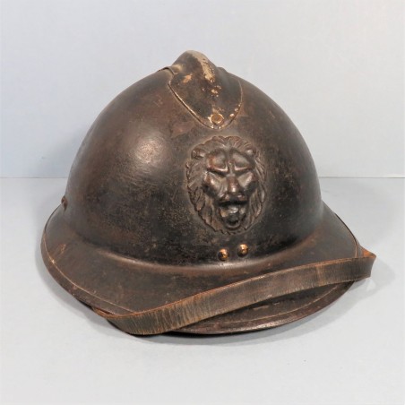 CASQUE BELGE MODELE 1931 FABRICTION X.BUISSET INSIGNE TETE DE LION PEINT EN NOIR POUR LA GENDARMERIE SECONDE GUERRE