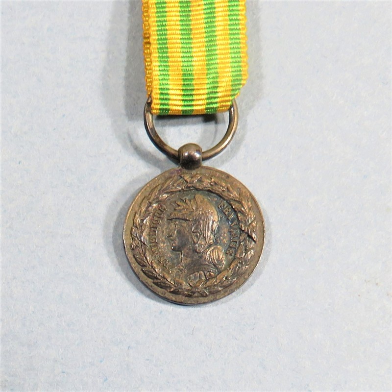 REDUCTION DE LA MEDAILLE DU TONKIN CHINE ANNAM EN 1883 - 1885 MODELE TERRE 6 BATAILLES °