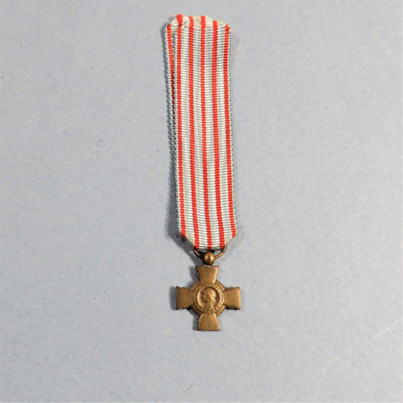 FRANCE REDUCTION DE LA MEDAILLE OU CROIX DU COMBATTANT MEDAILLE MILITAIRE BRONZE PATINE °