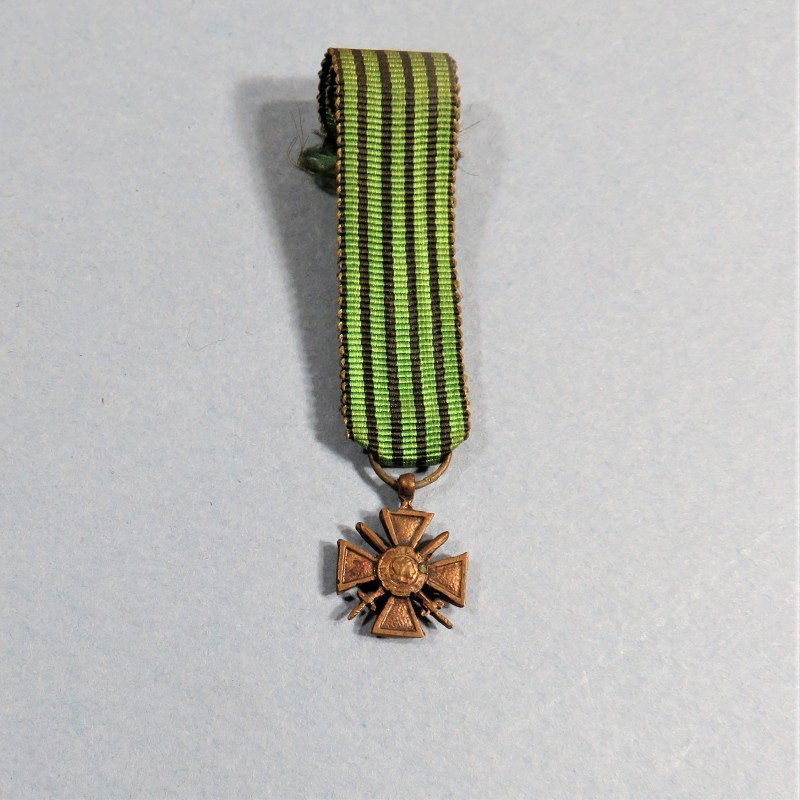 FRANCE REDUCTION DE LA CROIX DE GUERRE RUBAN DE VICHY DATEE AU DOS 1939-1940 °