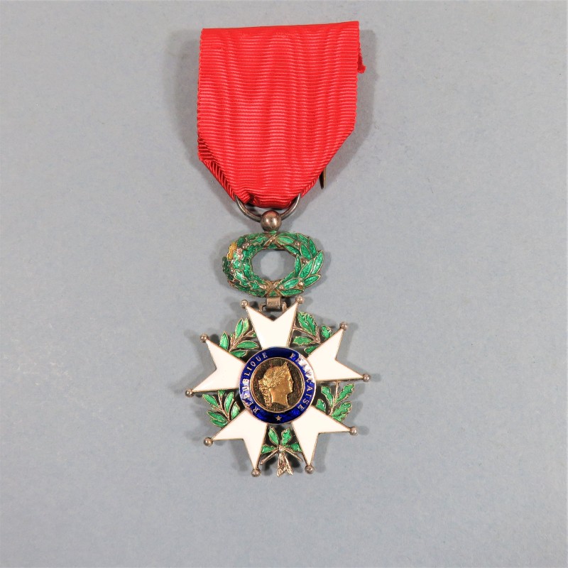 FRANCE MEDAILLE DE CHEVALIER DE L'ORDRE DE LA LEGION D'HONNEUR 5 ème REPUBLIQUE EN ARGENT