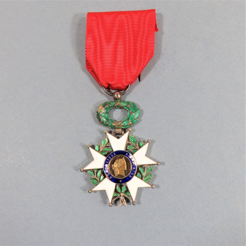 FRANCE MEDAILLE DE CHEVALIER DE L'ORDRE DE LA LEGION D'HONNEUR 5 ème REPUBLIQUE EN ARGENT