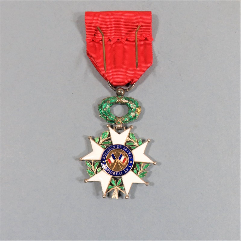 FRANCE MEDAILLE DE CHEVALIER DE L'ORDRE DE LA LEGION D'HONNEUR 5 ème REPUBLIQUE EN ARGENT