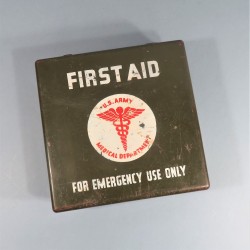 CAISSE DE JEEP FIRST AID BOITE PREMIERS SECOURS POUR VEHICULE BLINDES GMS ET CAMIONS ORIGINAL WW2