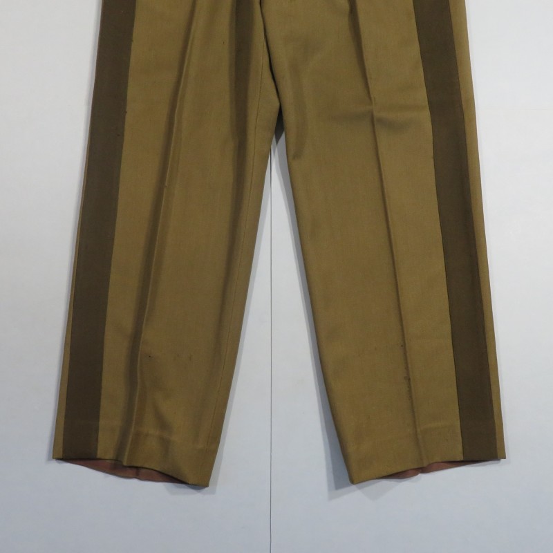 UNIFORME MODELE 1939 D'UN LIEUTENANT Du 262 ème REGIMENT D'ARTILLERIE DE CAMPAGNE VAREUSE CALOT ET PANTALON CAMPAGNE 1939-1940