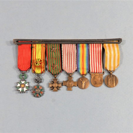 BARRETTE DE 7 REDUCTIONS MEDAILLES MILITAIRES D'UN ANCIEN DE LA PREMIERE GUERRE LEGION D'HONNEUR NICHAN IFTIKHAR