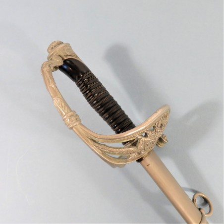 SABRE MODELE 1882 POUR OFFICIERS DE CHASSEURS GARDE DU TYPE CHASSEURS DE VINCENNES LAME DROITE FAB. BARRE A PARIS